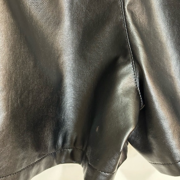 High waisted Black Faux Leather Women's Shorts size Medium - Picture 6 of 9